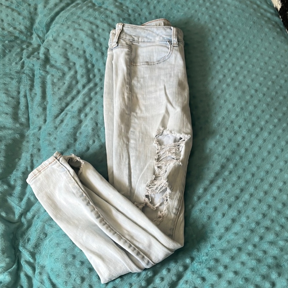 Skinny ripped white washed jeans